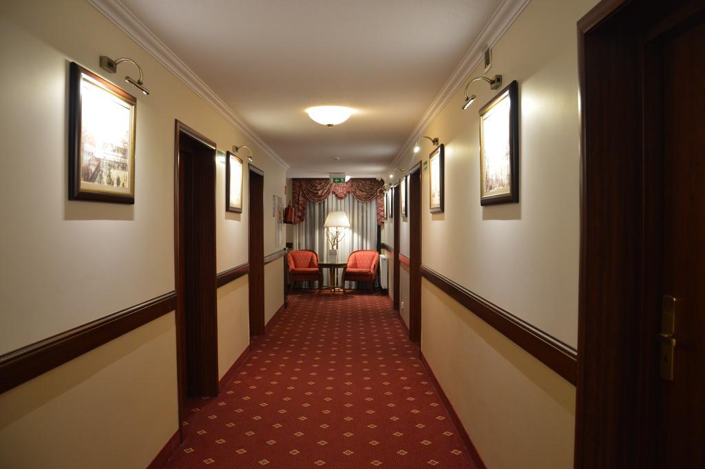 Hotel Batory Tłuszcz Eksteriør billede