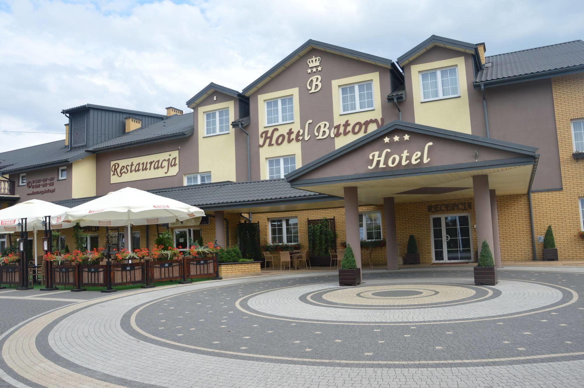 Hotel Batory Tłuszcz Eksteriør billede